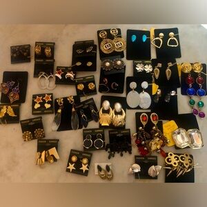 LOT 38 pair vintage earrings 60s 70s
80s Gold and Silver Fashion Earrings Set